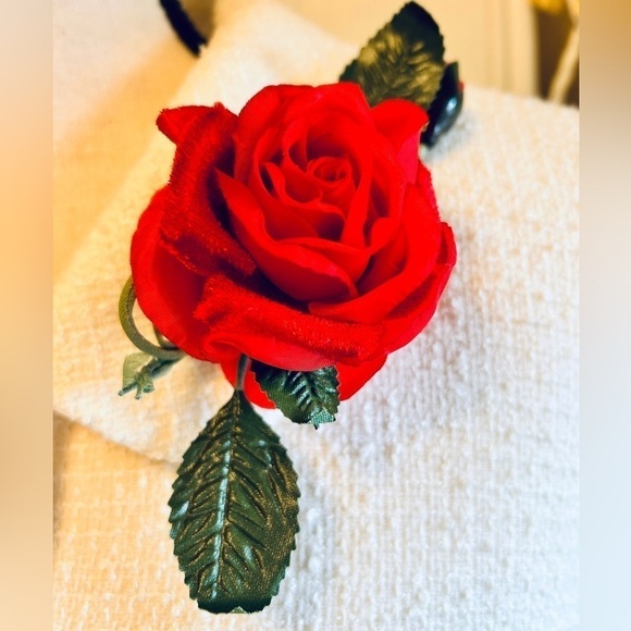 Vintage Red Rose Floral Corsage Pin: Chiffon & Velvet Flower Brooch - Picture 4 of 11
